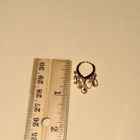 Crystal hoop earrings M625 - Picture 4 of 4